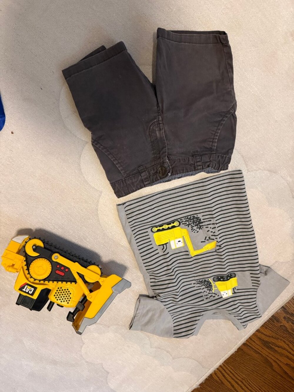 Cat & Jack Toddler Boy 2-Piece Set - Truck Tee 3T + Gray Shorts 4